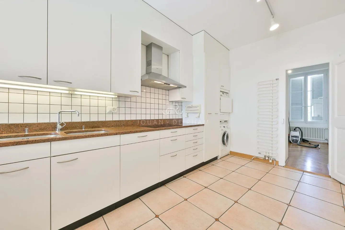 Lease takeover - Magnificent apartment with lake view - Photo 12 of 13