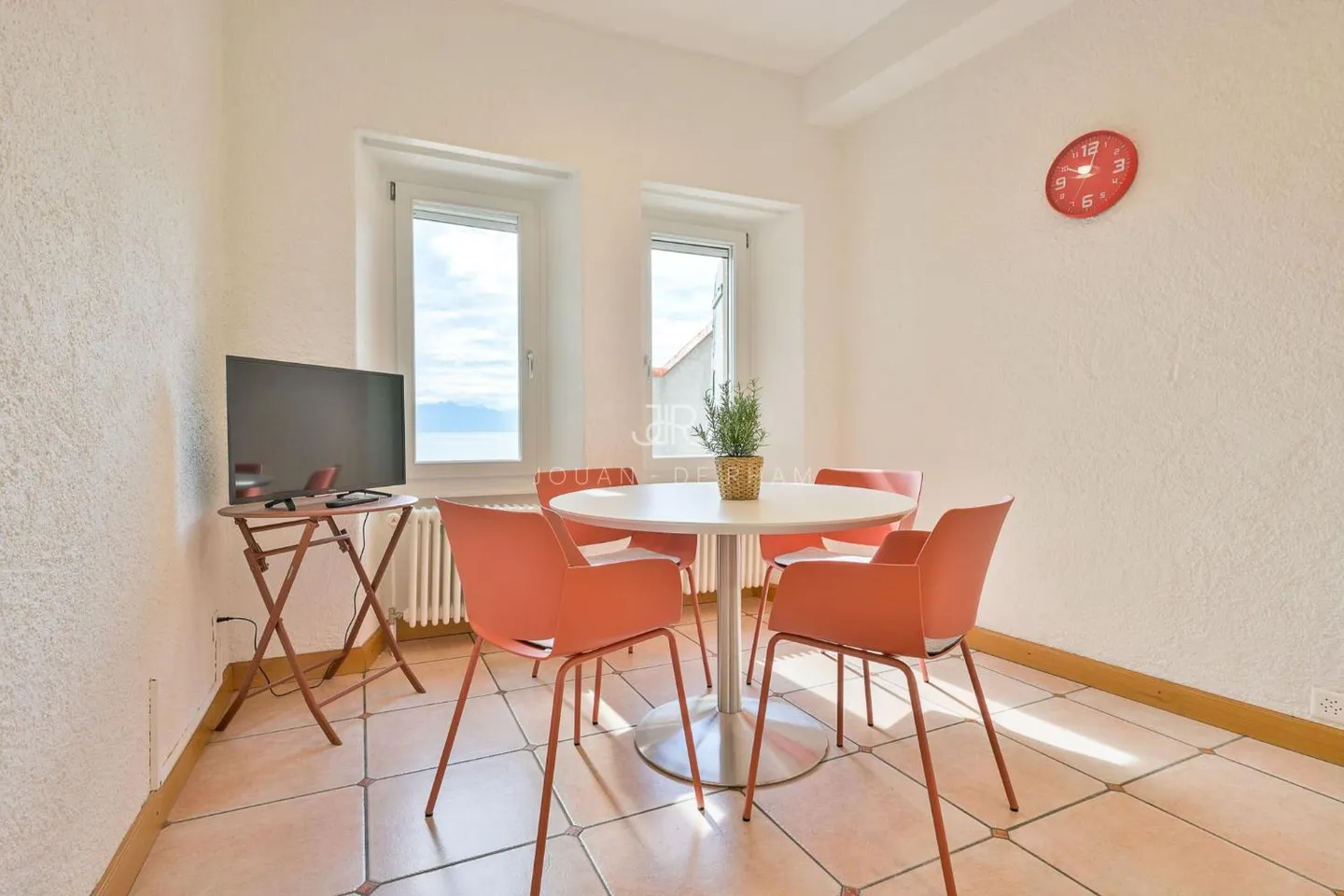 Lease takeover - Magnificent apartment with lake view - Photo 13 of 13