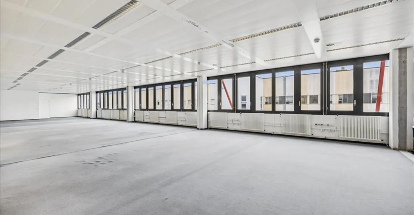 Mischgenutztes Gebäude mieten - Foto 2 von 10