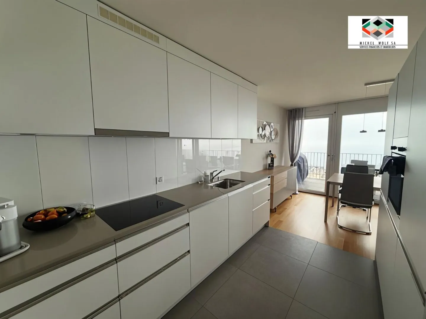 Magnificent apartment with a view of the lake and the Alps - Photo 3 of 9