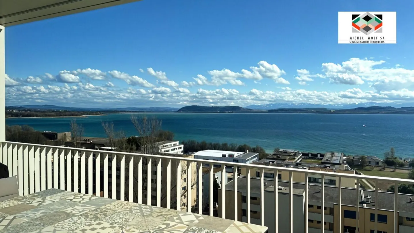 Magnificent apartment with a view of the lake and the Alps - Photo 1 of 9