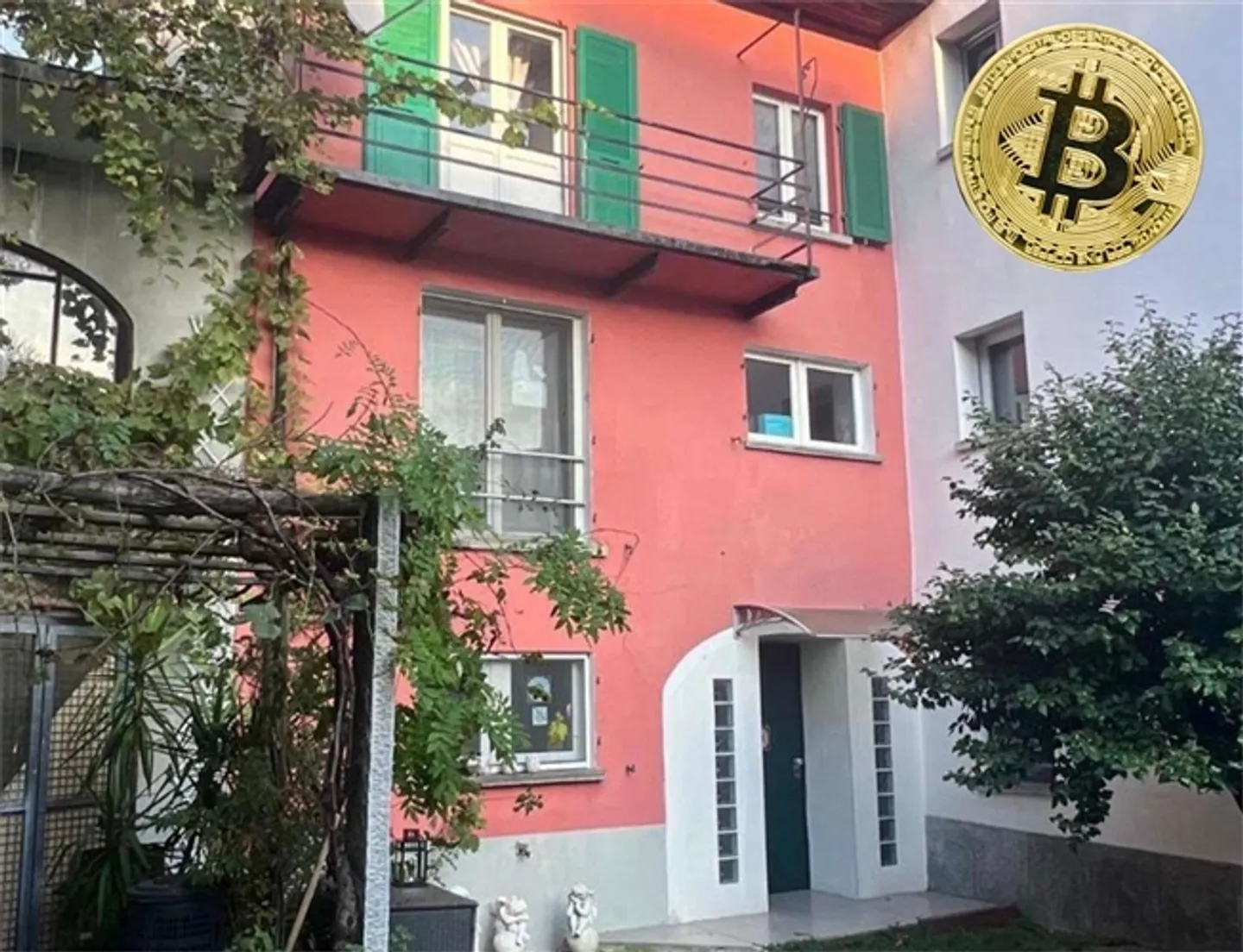 "CRYPTO-FRIENDLY" Casa unifamiliare con giardino e parcheggio - Foto 1 di 12