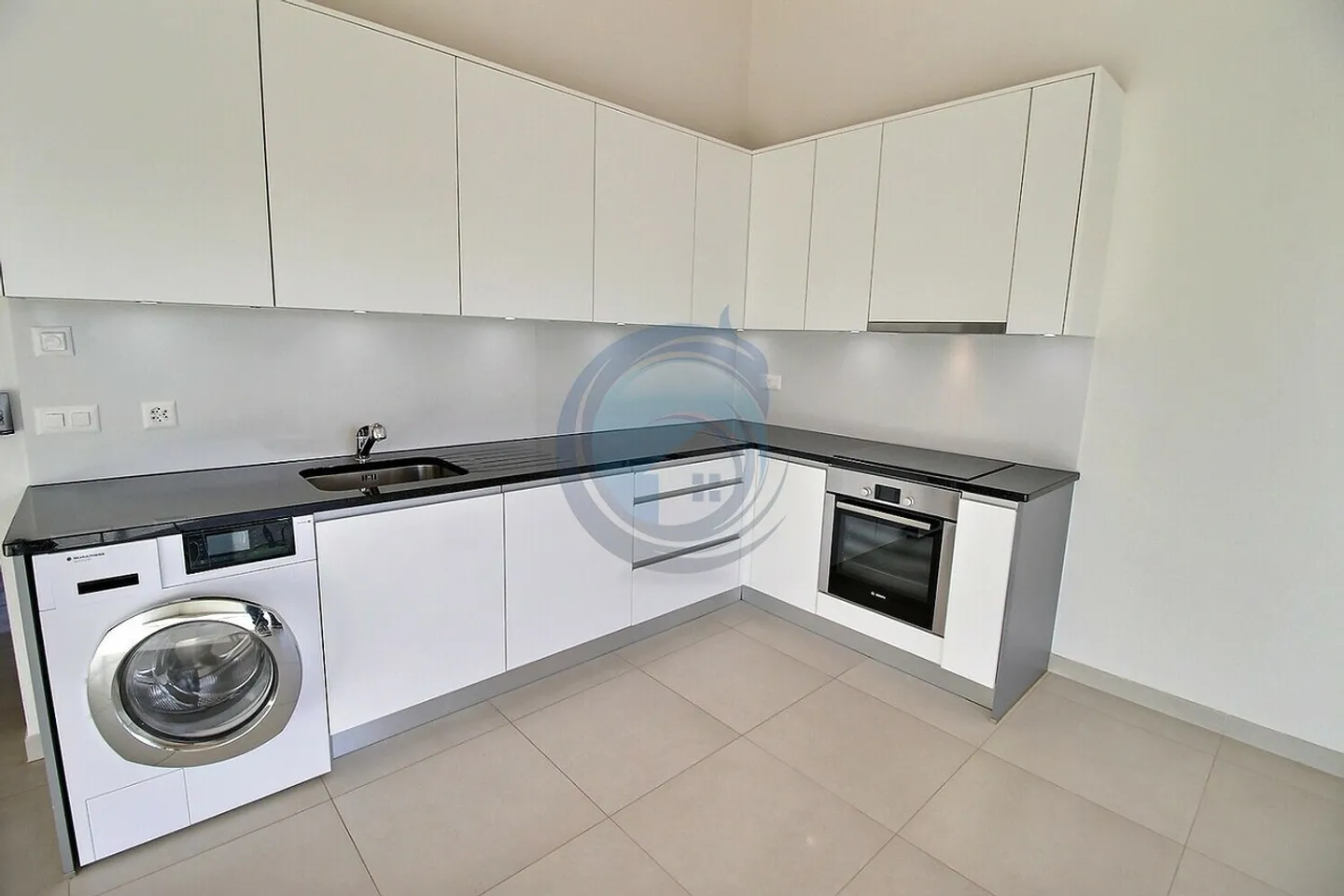 APPARTAMENTO DI 3,5 LOCALI CON BALCONE - Foto 3 di 14