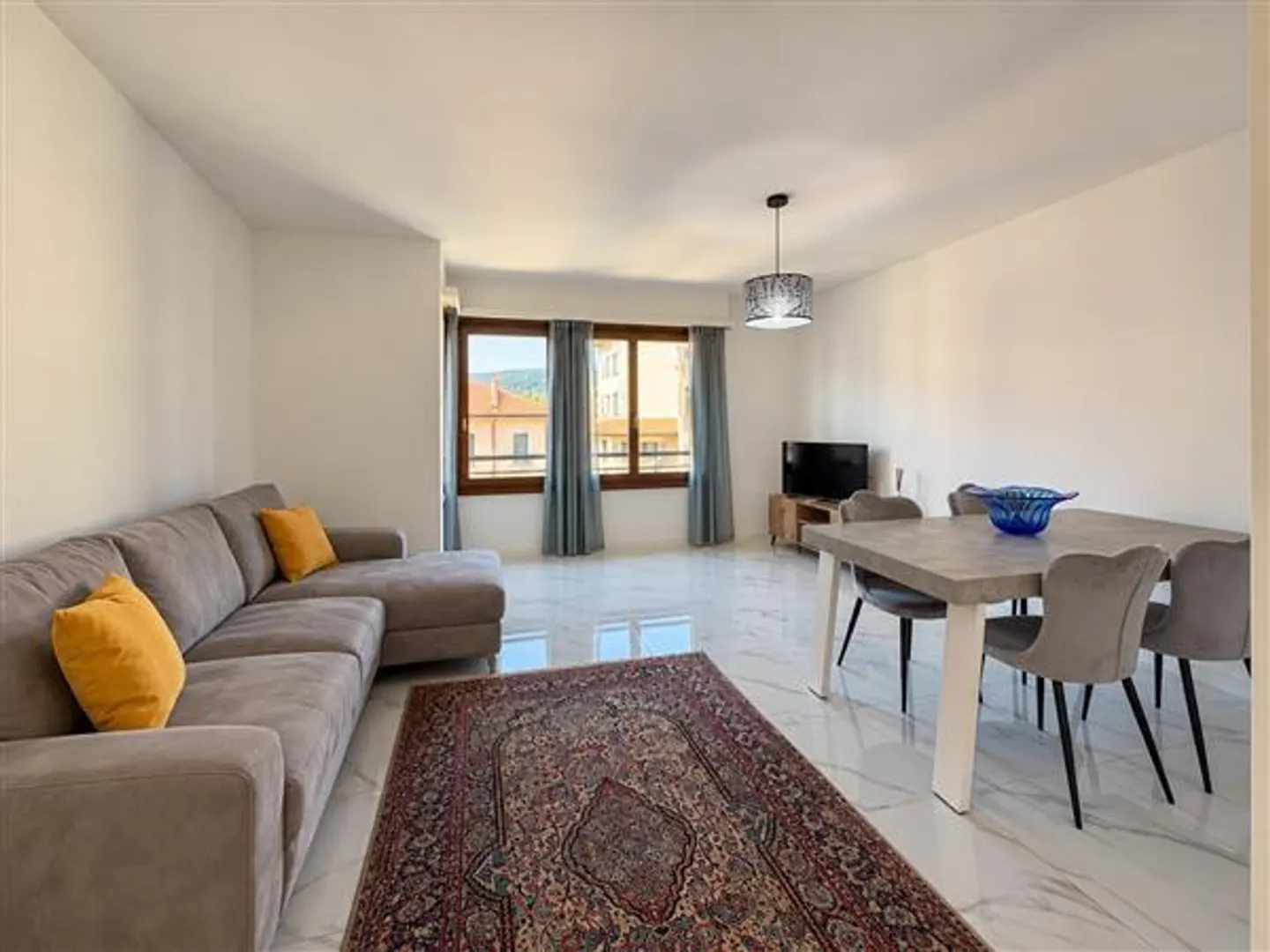Appartamento luminoso 2.5 locali - Foto 2 di 8