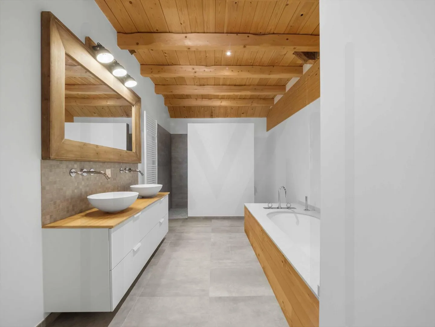 Extraordinary, fully renovated farmhouse in the heart of the Fribourg countryside - Photo 10 of 13
