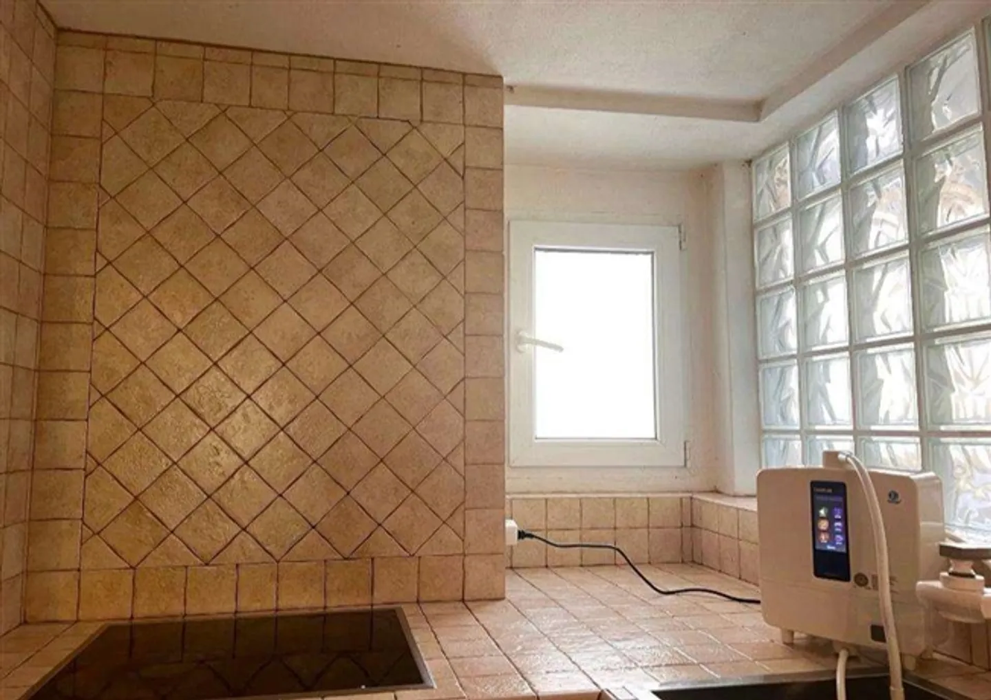 "CRYPTO-FRIENDLY" Casa unifamiliare con giardino e parcheggio - Foto 9 di 12