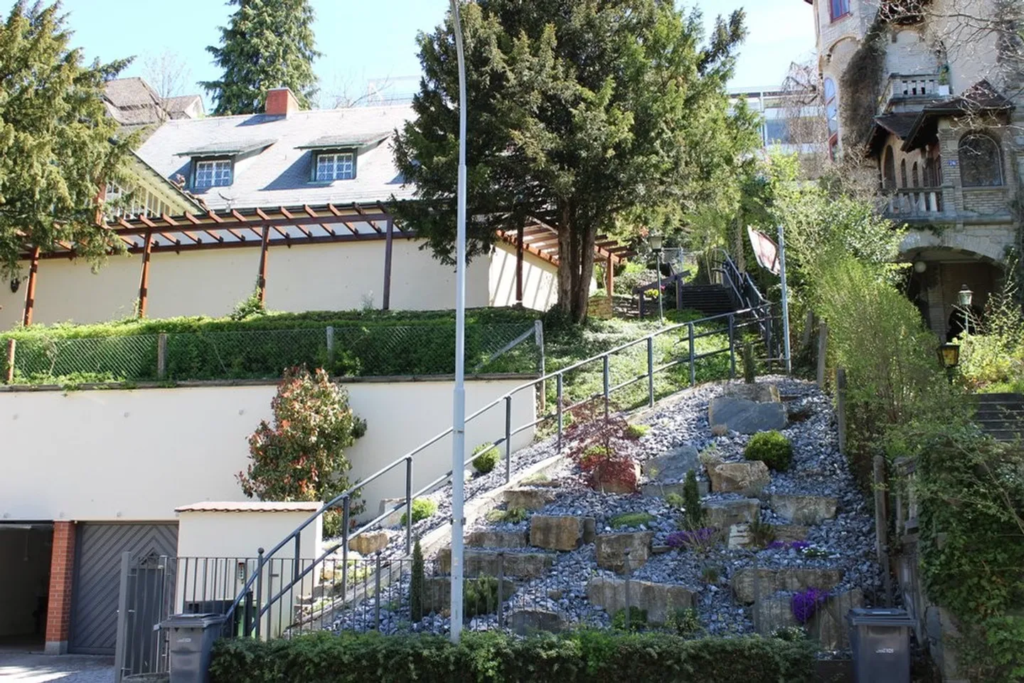 Affascinante casa unifamiliare con vista sulla città di Zurigo - Foto 1 di 12