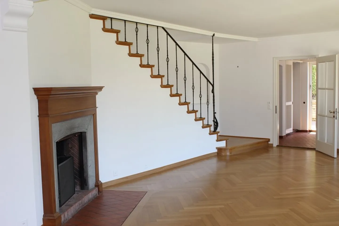 Affascinante casa unifamiliare con vista sulla città di Zurigo - Foto 2 di 12