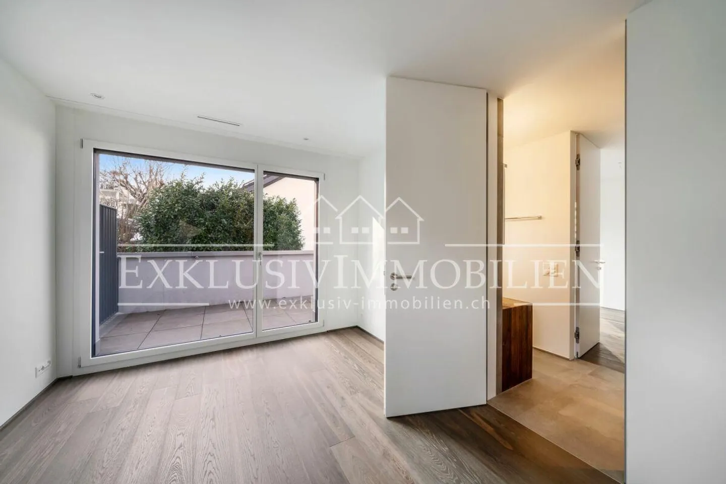 Luxuriöse Attikawohnung mit Seesicht - Foto 3 von 9