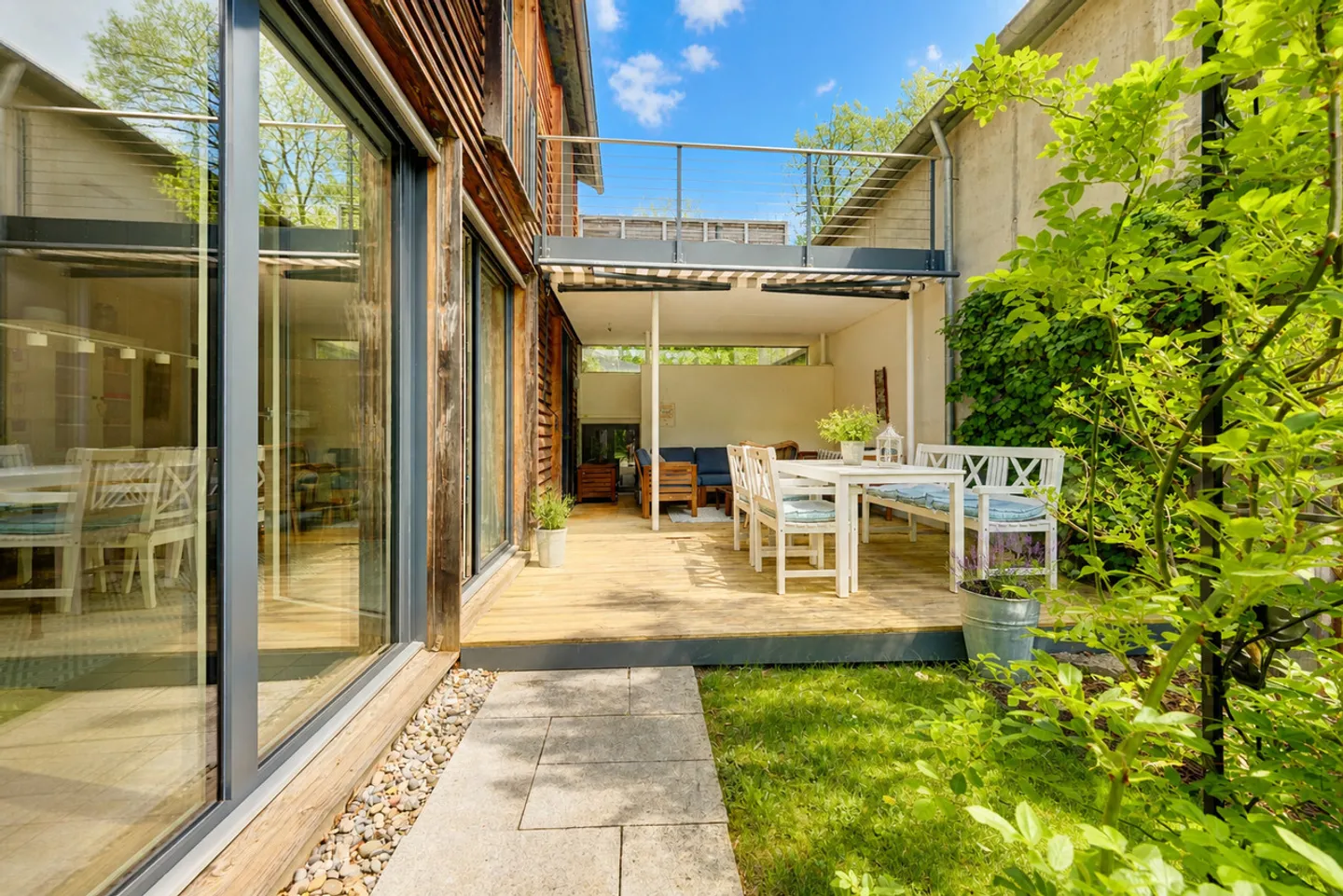 Charming Detached Family Home - Photo 2 of 13