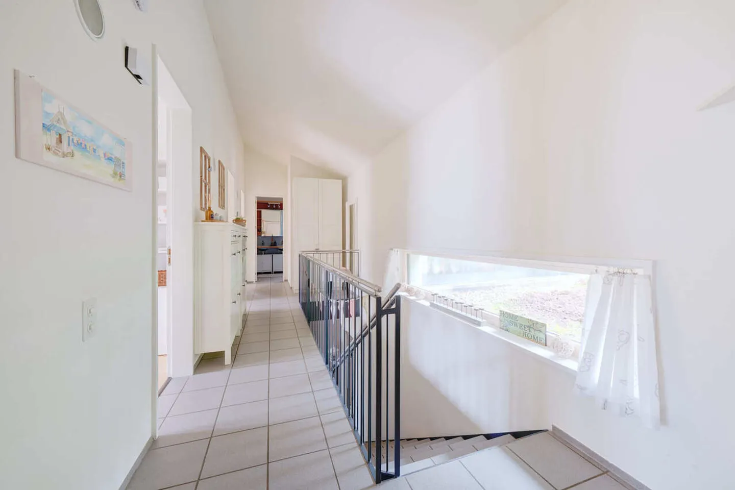 Charming Detached Family Home - Photo 3 of 13