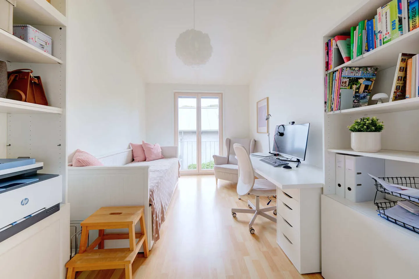 Charming Detached Family Home - Photo 4 of 13