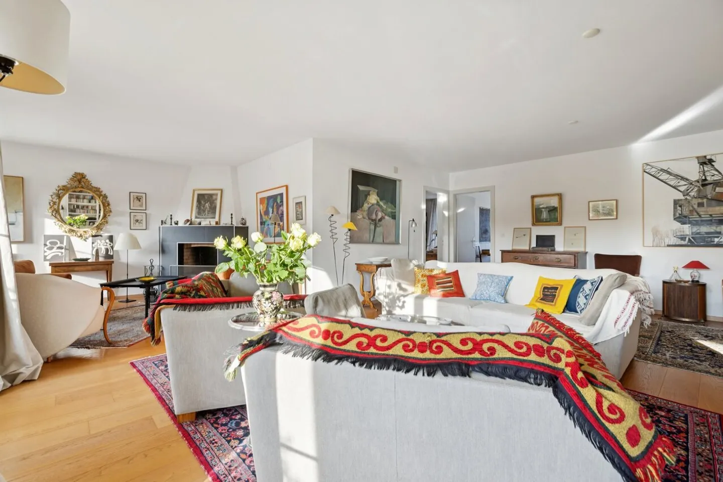 Spacious 4-room apartment in the heart of Morges - Exclusively - Photo 2 of 12