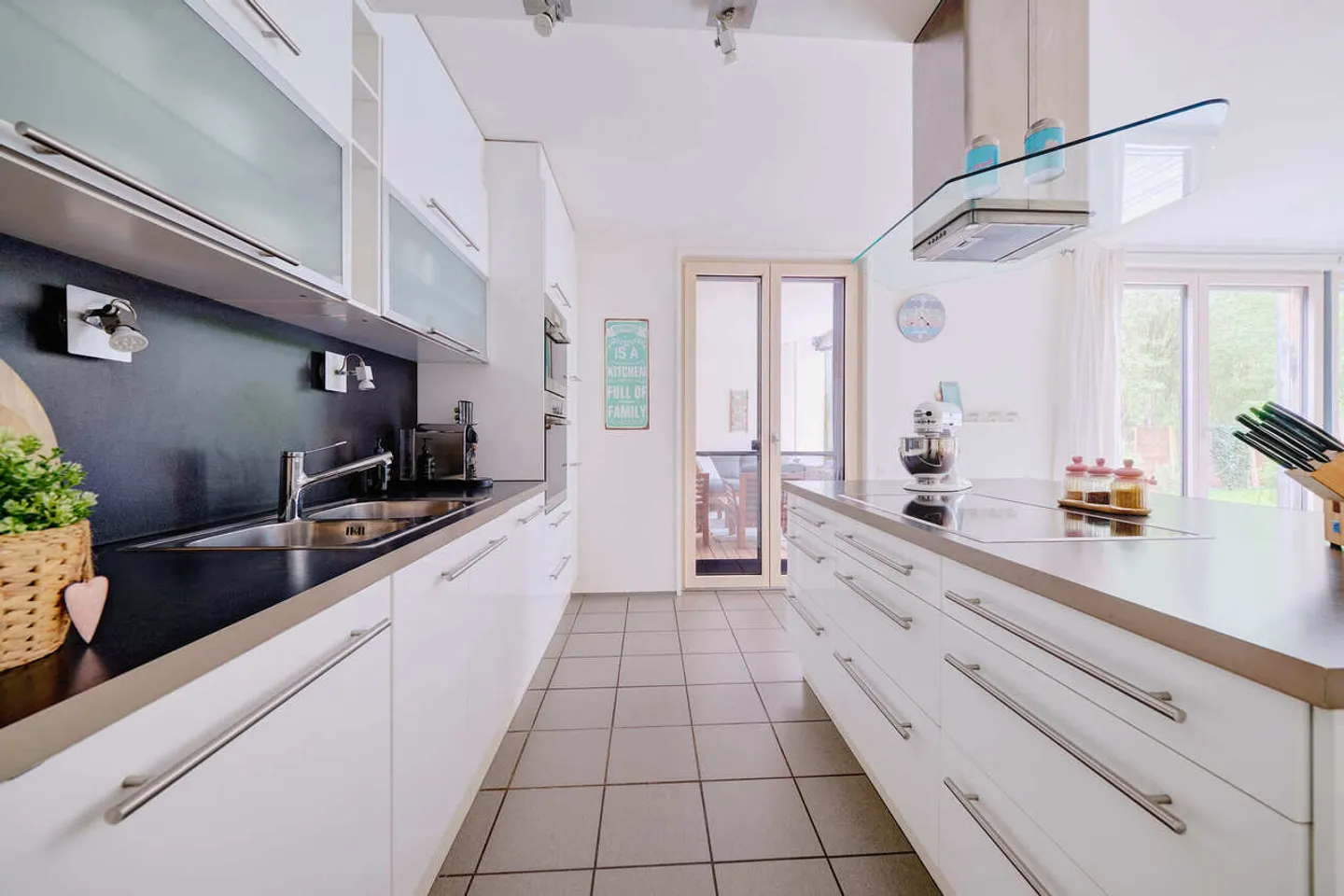 Charming Detached Family Home - Photo 9 of 13