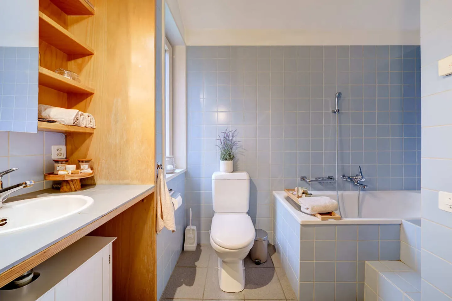 Charming Detached Family Home - Photo 11 of 13