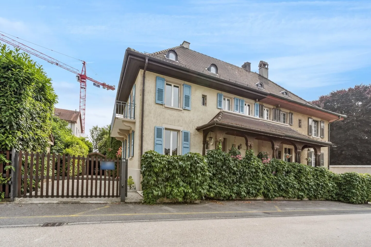 Villa con volumi generosi e intimità preservata nel cuore di Yverdon - Foto 12 di 12