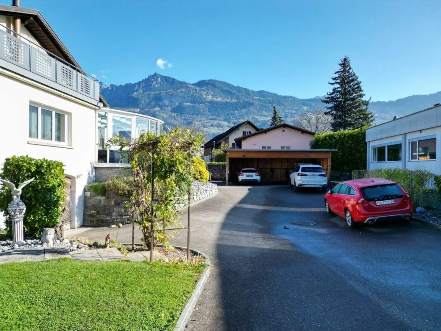 Dream family home with conservatory, fish/swimming pond and large garden - Photo 16 of 16