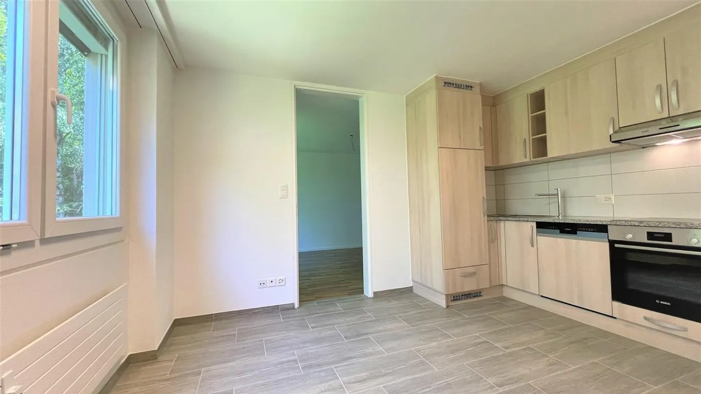 Votre nouveau chez-vous ! Appartement rénové de 1,5 pièce avec balcon - Photo 3 sur 8