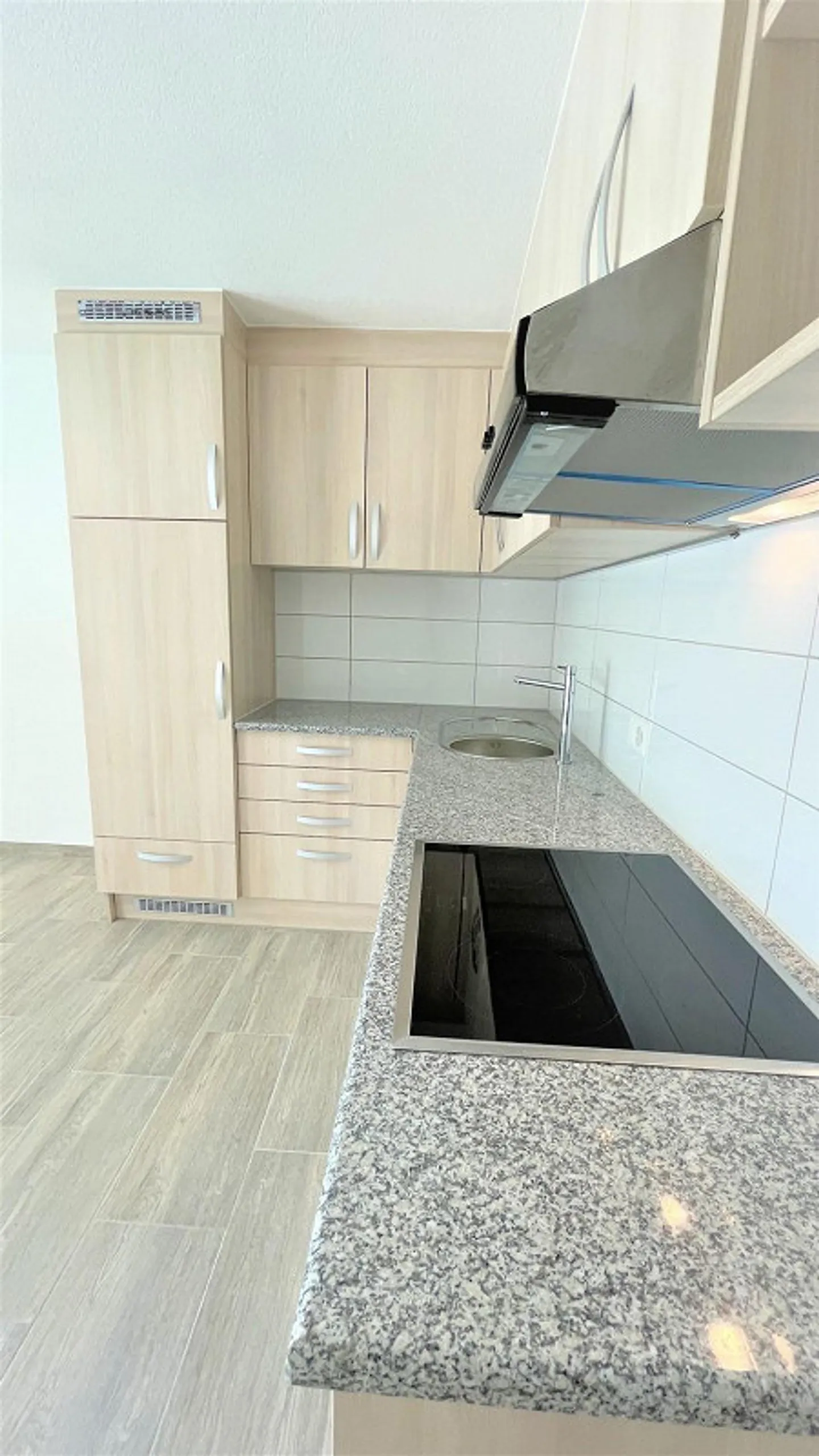 Votre nouveau chez-vous ! Appartement rénové de 1,5 pièce avec balcon - Photo 1 sur 8