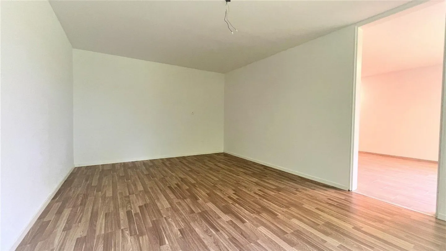 Votre nouveau chez-vous ! Appartement rénové de 1,5 pièce avec balcon - Photo 4 sur 8