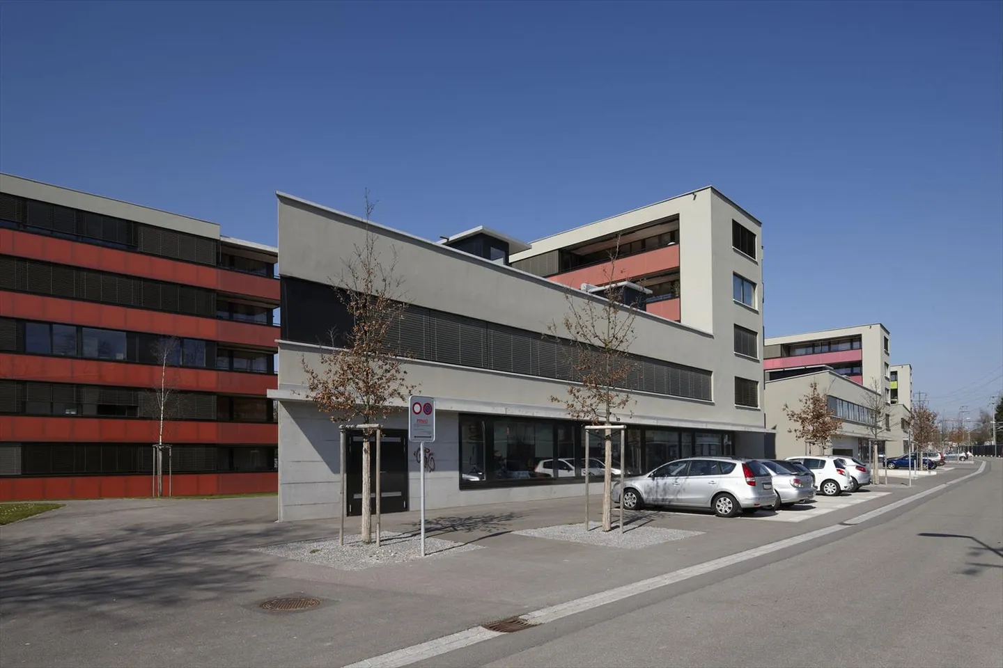 Plenty of space for your dream - Rent without deposit - Photo 1 of 8