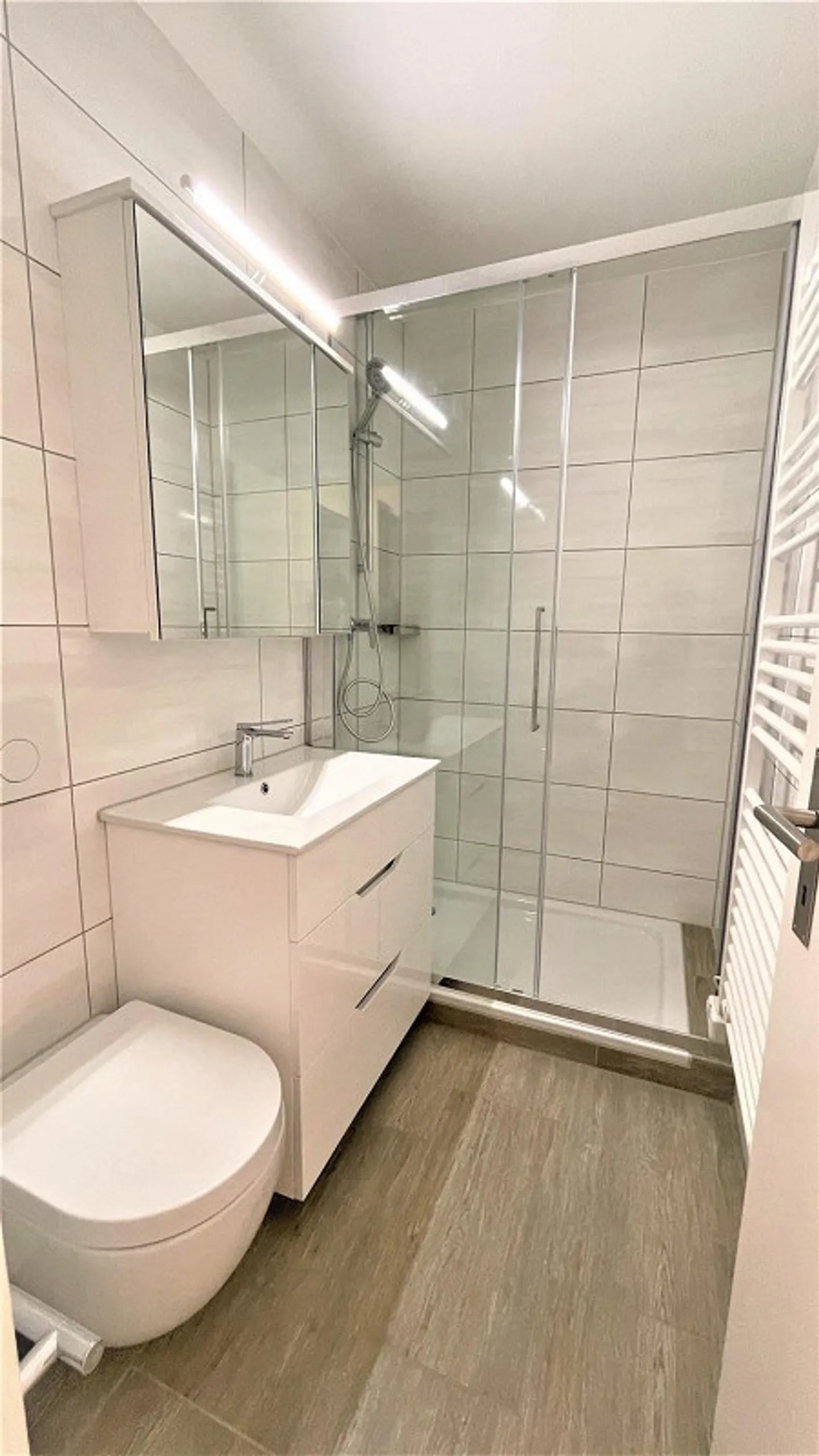 Votre nouveau chez-vous ! Appartement rénové de 1,5 pièce avec balcon - Photo 5 sur 8