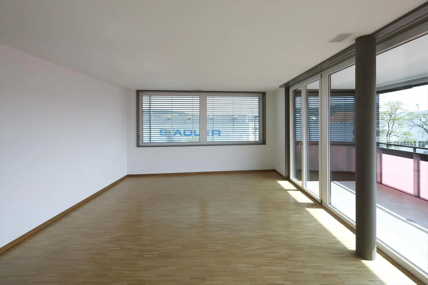 Plenty of space for your dream - Rent without deposit - Photo 2 of 8