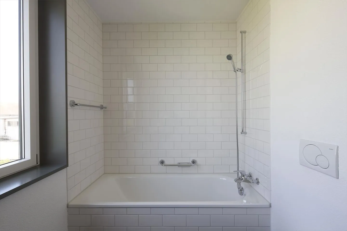 Plenty of space for your dream - Rent without deposit - Photo 5 of 8