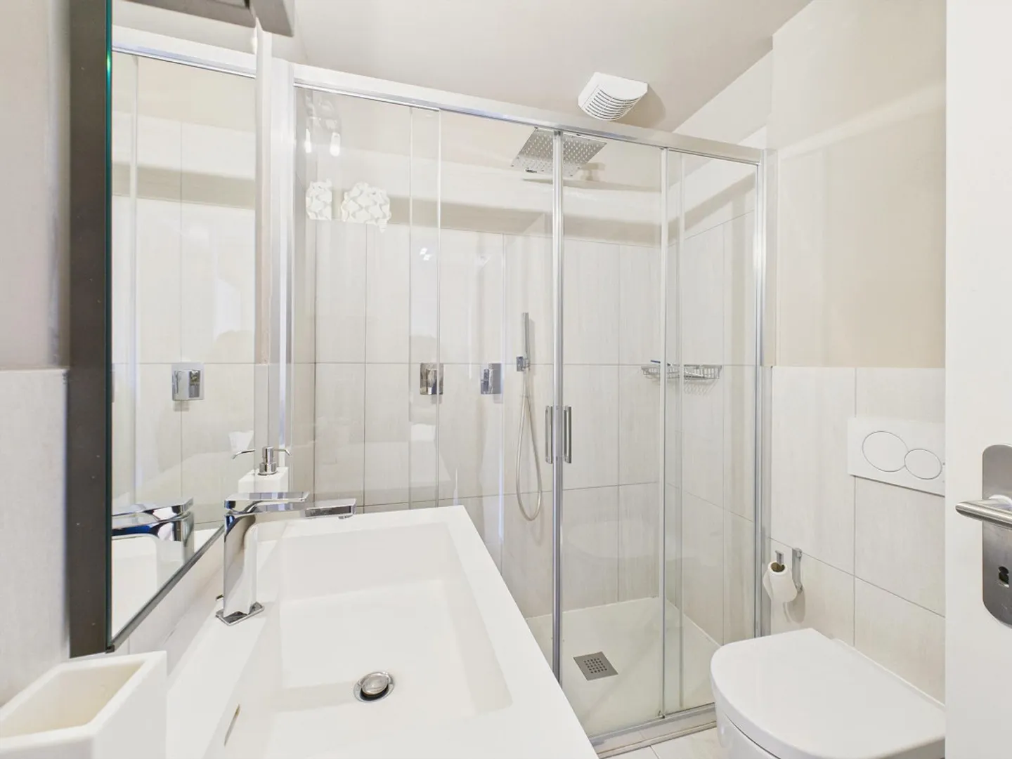 Paradiso: elegant 1.5 rooms renovated facing the lake, ideal also as an investment - Photo 10 of 12