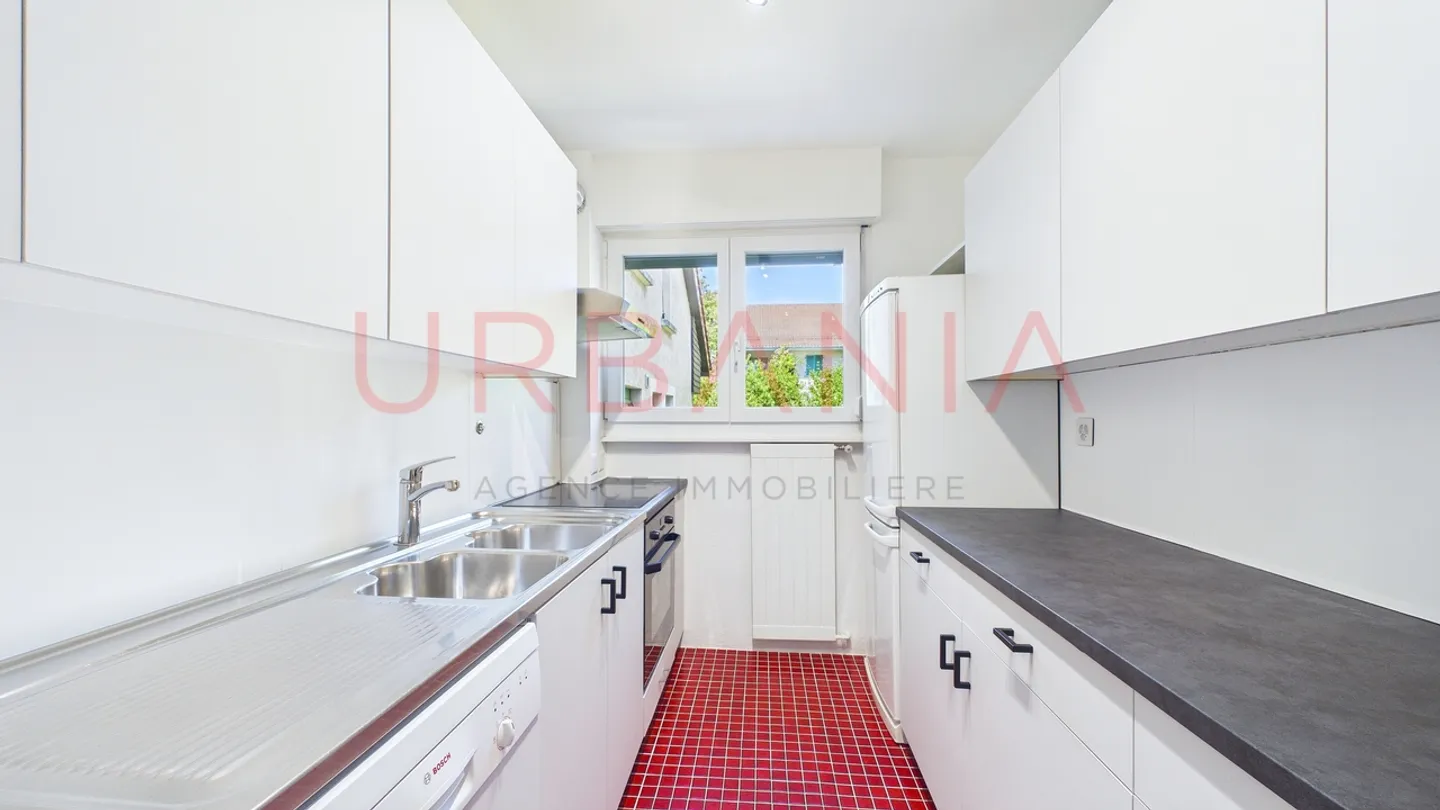 Beautiful crossing apartment in the heart of the village - Photo 7 of 12