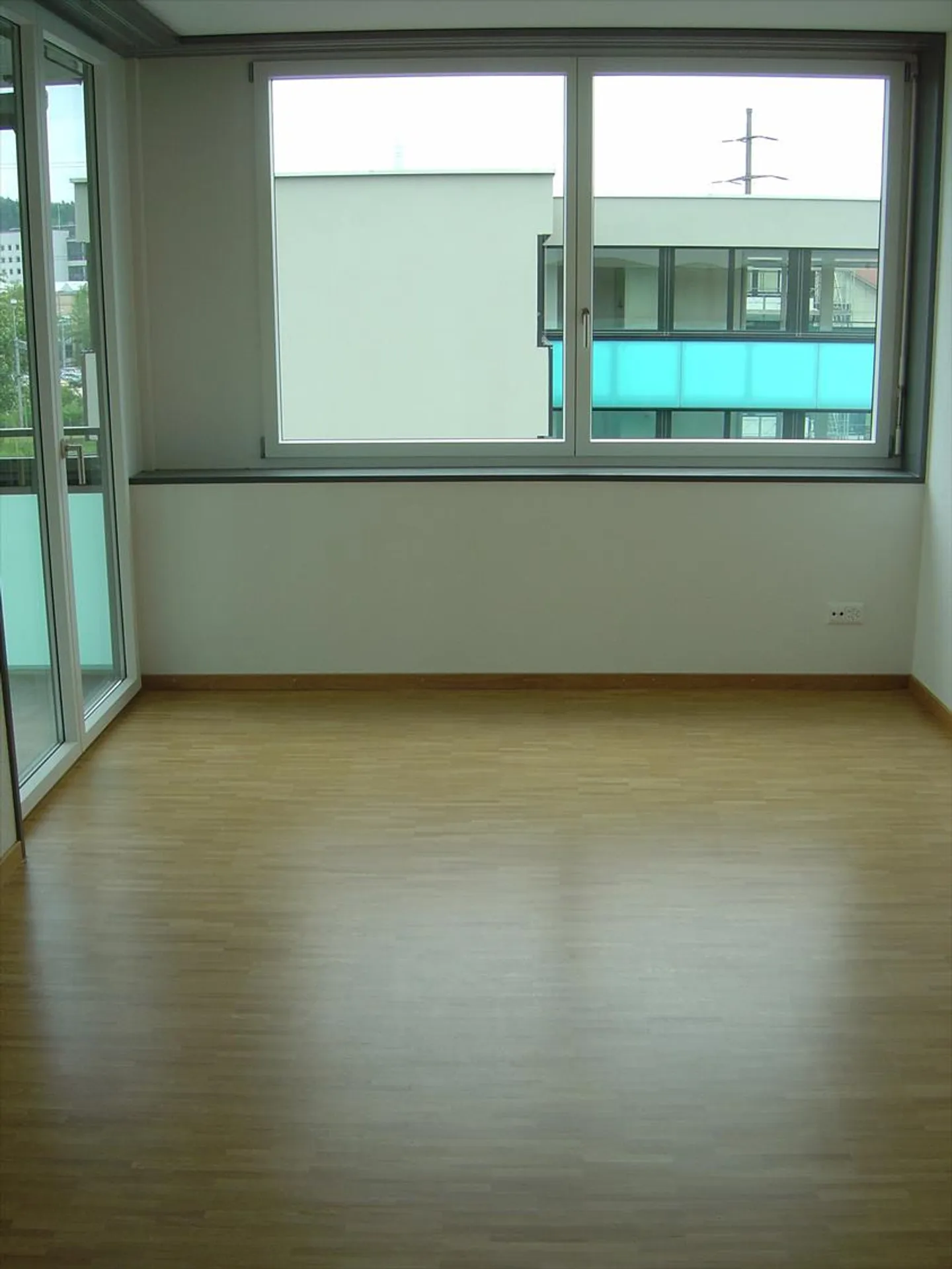 Plenty of space for your dream - Rent without deposit - Photo 7 of 8