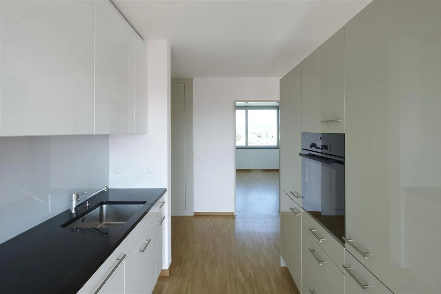 Plenty of space for your dream - Rent without deposit - Photo 3 of 8