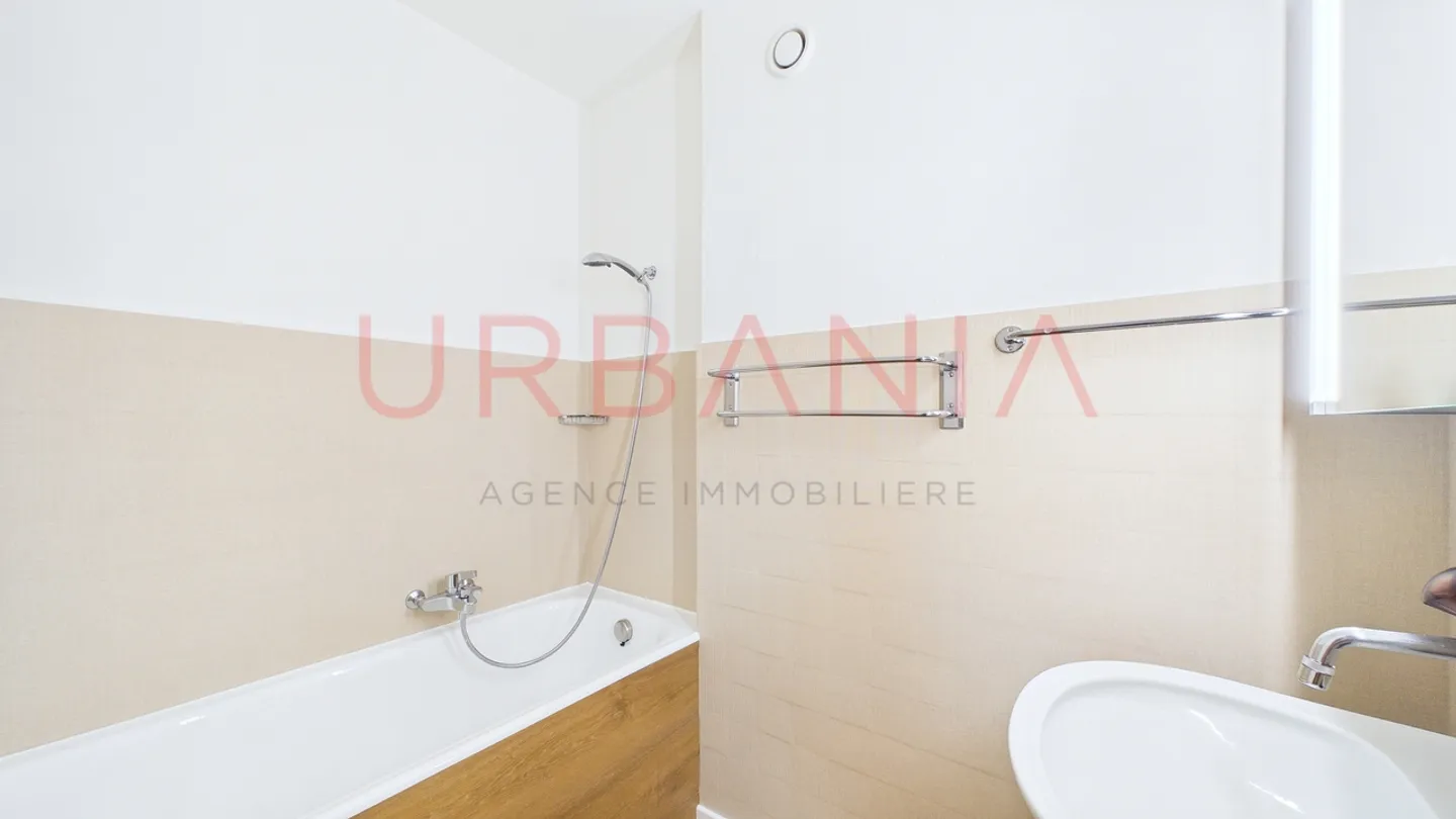 Beautiful crossing apartment in the heart of the village - Photo 11 of 12