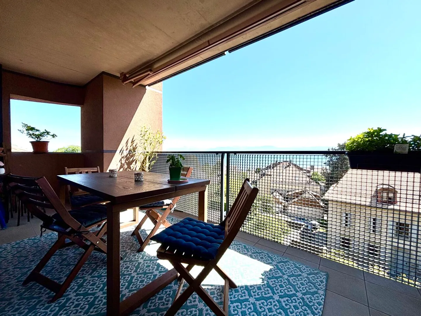 Magnificent furnished 3.5-room apartment with breathtaking lake view in Nyon - Rental for one year - Photo 1 of 13