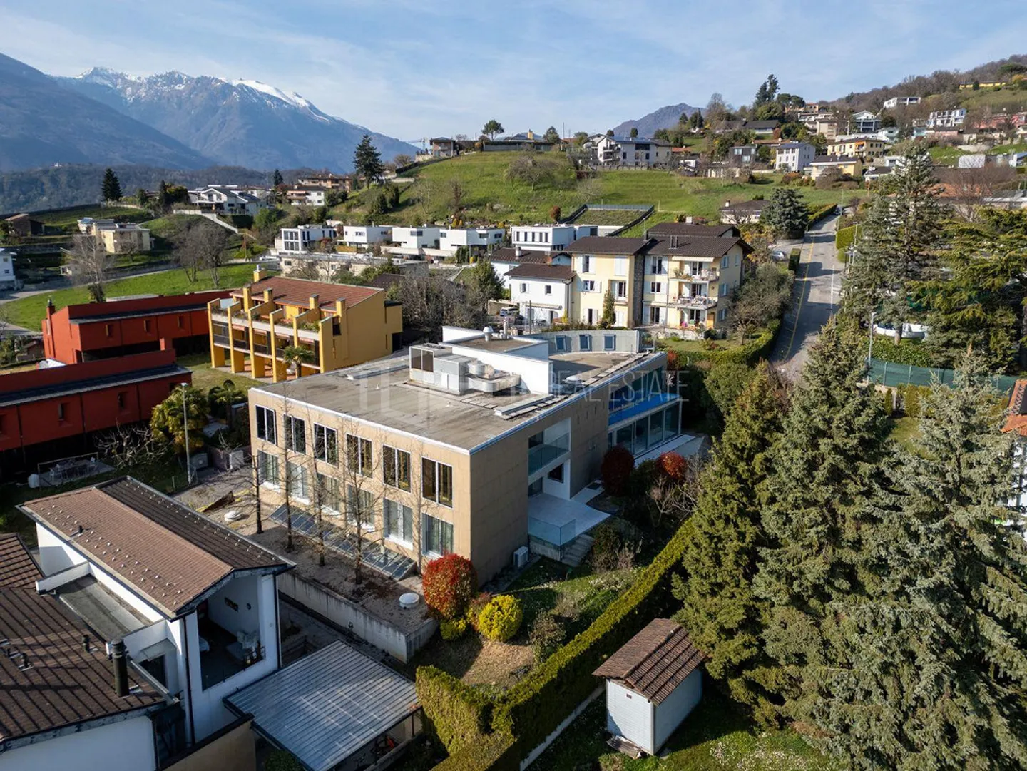 RESIDENZA CONTEMPORANEA CON TERRAZZA E PRIVACY | CONTEMPORARY RESID... - Photo 1 of 13