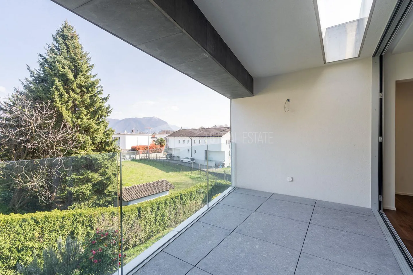 RESIDENZA CONTEMPORANEA CON TERRAZZA E PRIVACY | CONTEMPORARY RESID... - Photo 12 of 13