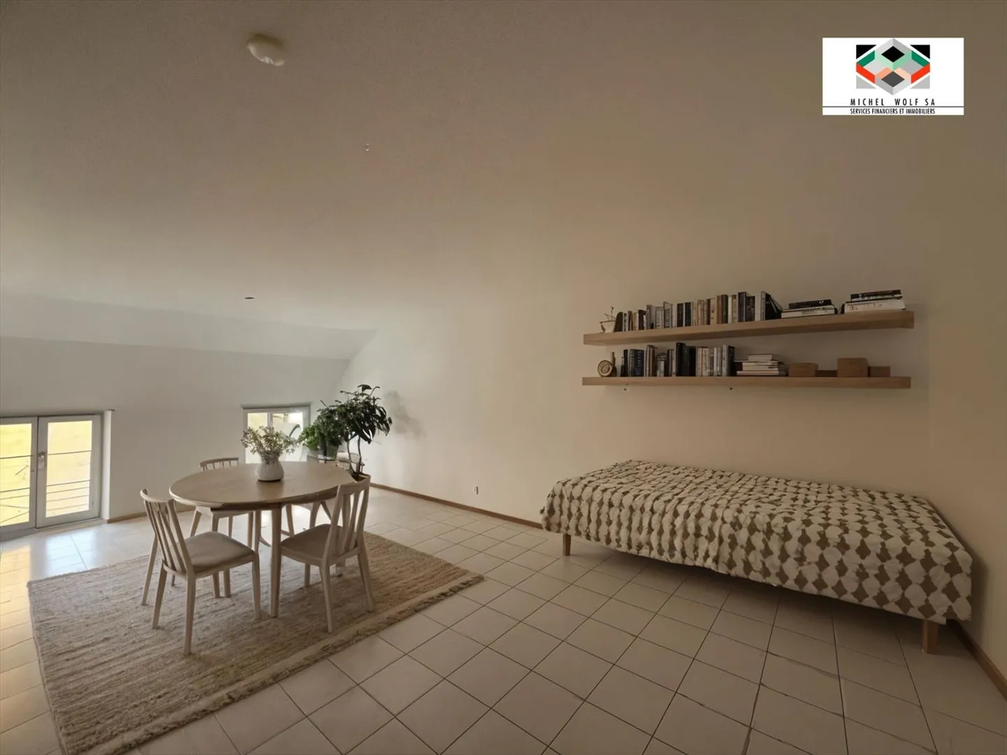 Grand studio au Centre-ville de Neuchâtel (zone piétonne) - Photo 1 of 5