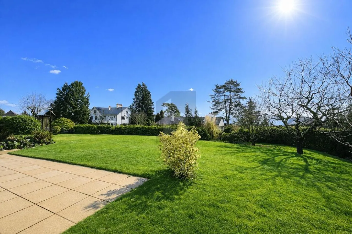 Spacious Villa with Garden - Photo 2 of 6