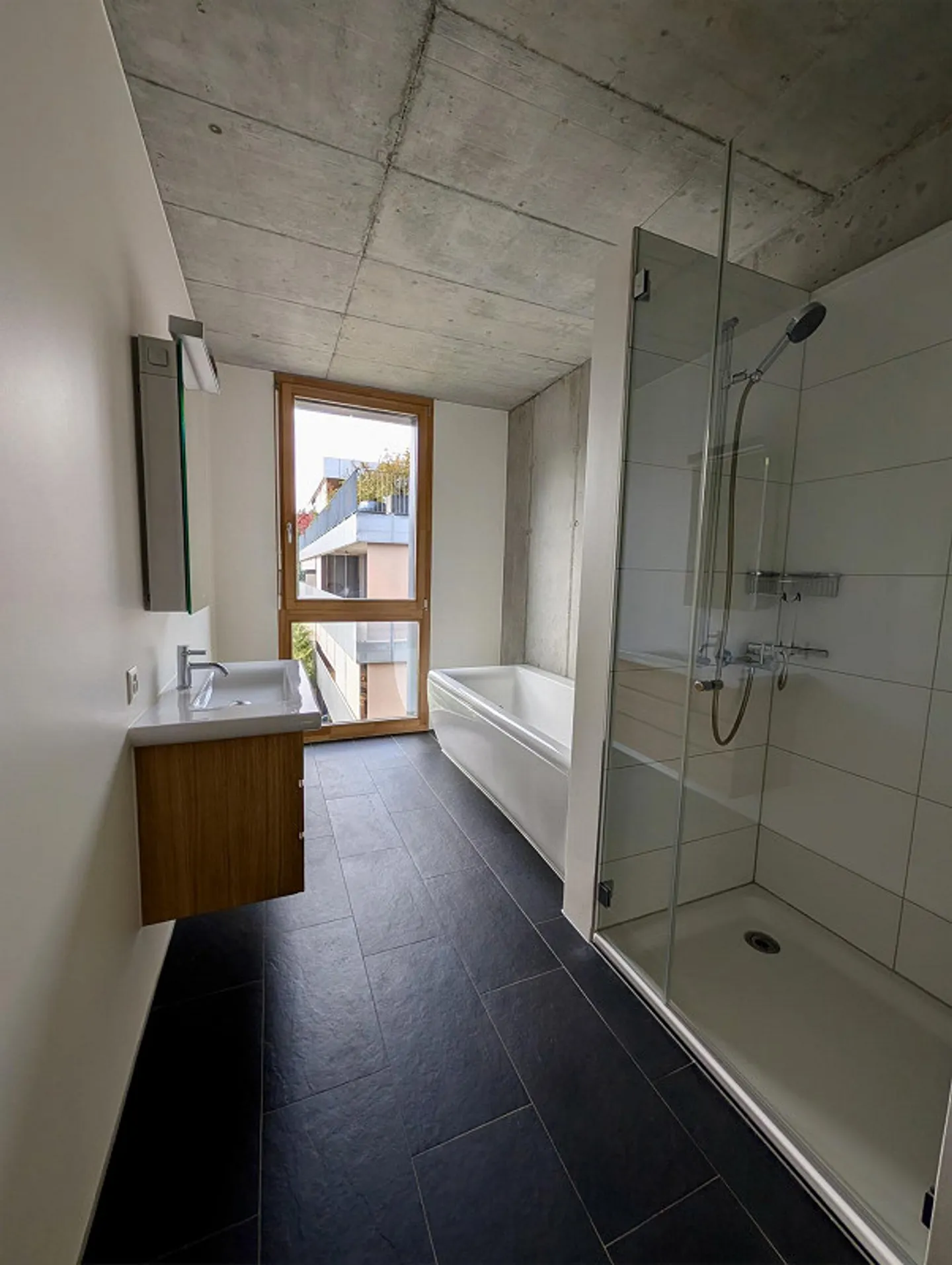 Appartement lumineux de 3,5 pièces avec vue partielle sur le lac et caractère de loft – calme et spacieux - Photo 8 sur 13