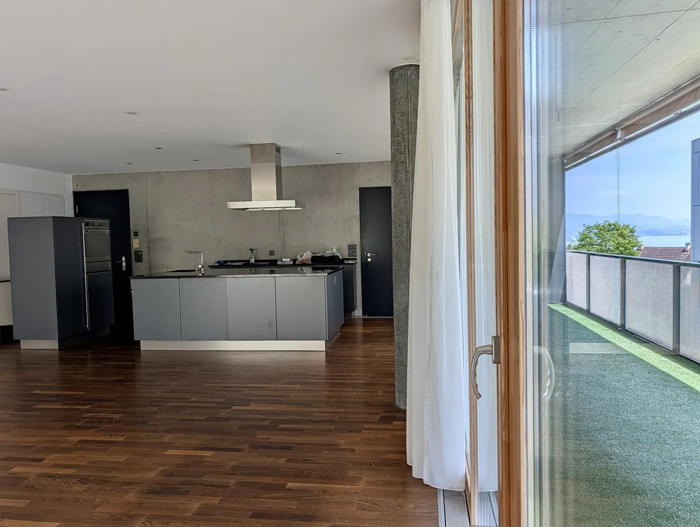 Appartement lumineux de 3,5 pièces avec vue partielle sur le lac et caractère de loft – calme et spacieux - Photo 1 sur 13