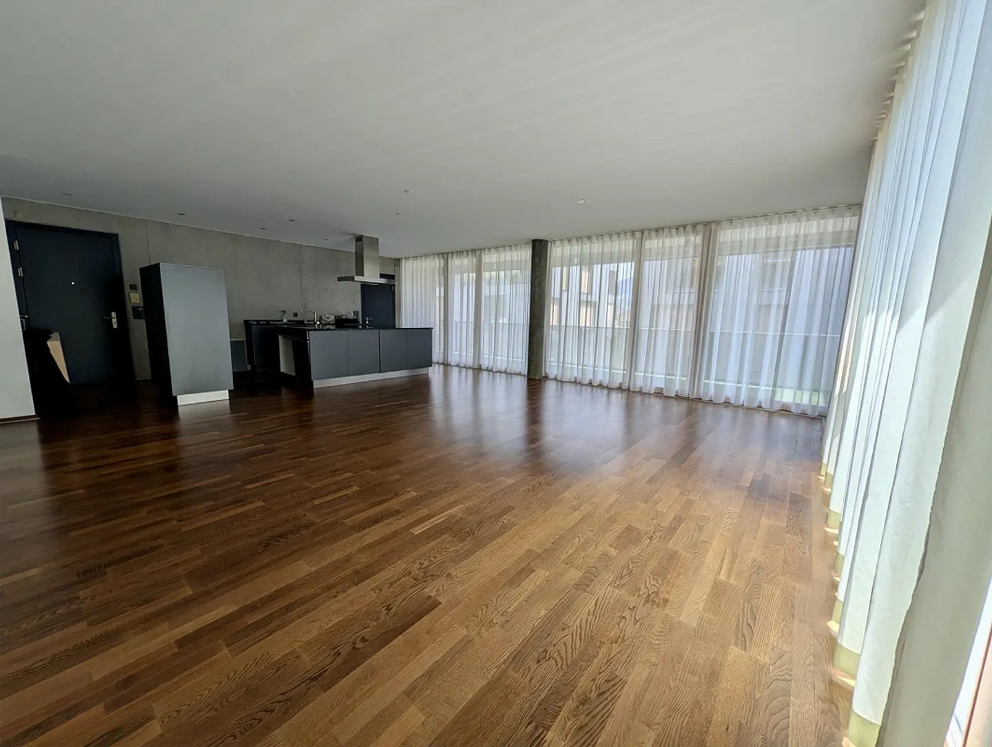 Appartement lumineux de 3,5 pièces avec vue partielle sur le lac et caractère de loft – calme et spacieux - Photo 2 sur 13