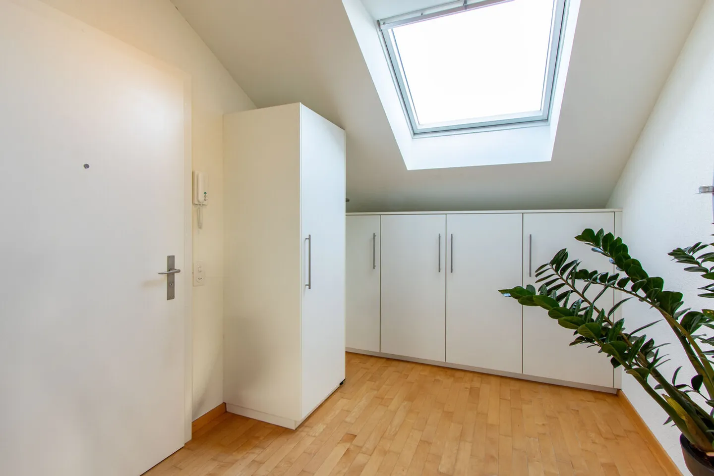 Appartement sous les combles de 2,5 pièces - Photo 2 sur 11