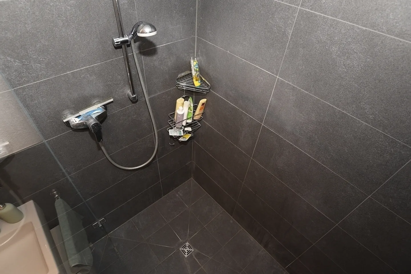 Modern 3.5 Room Attic Apartment in a Good Location - Photo 12 of 13