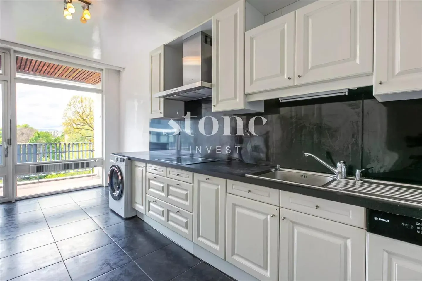 Apartment with panoramic view of the lake and mountain + SWIMMING POOL - Photo 12 of 12