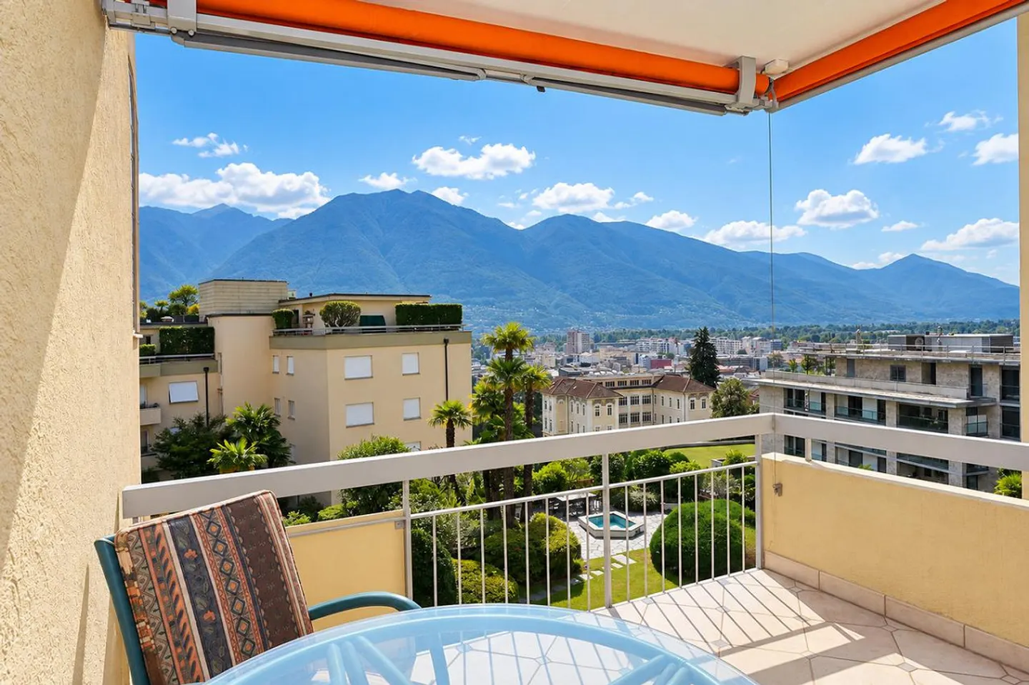 Your retreat above Locarno: free view, large balcony, indoor pool - Photo 1 of 19