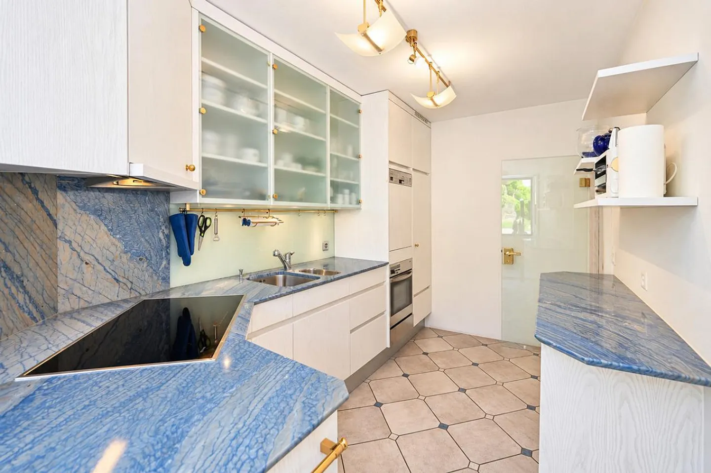 Your retreat above Locarno: free view, large balcony, indoor pool - Photo 8 of 19