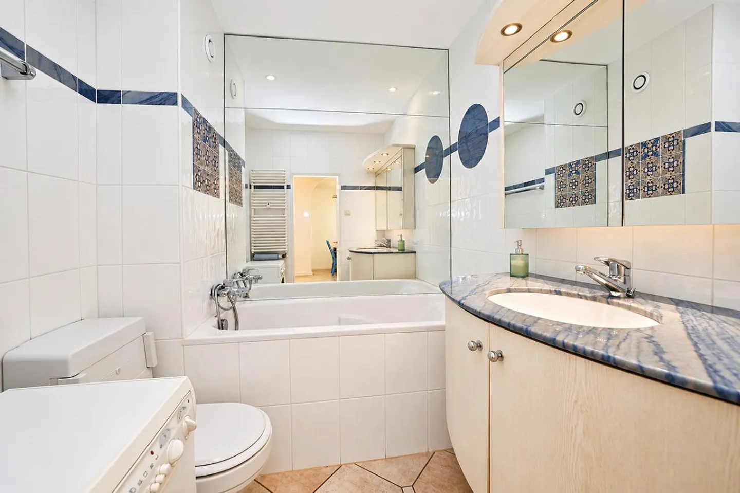 Your retreat above Locarno: free view, large balcony, indoor pool - Photo 11 of 19