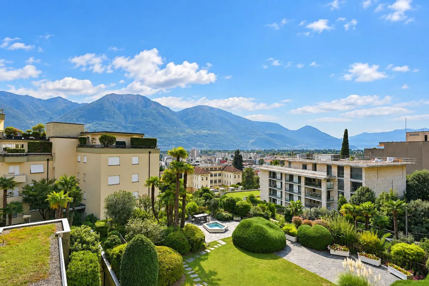 Your retreat above Locarno: free view, large balcony, indoor pool - Photo 3 of 19