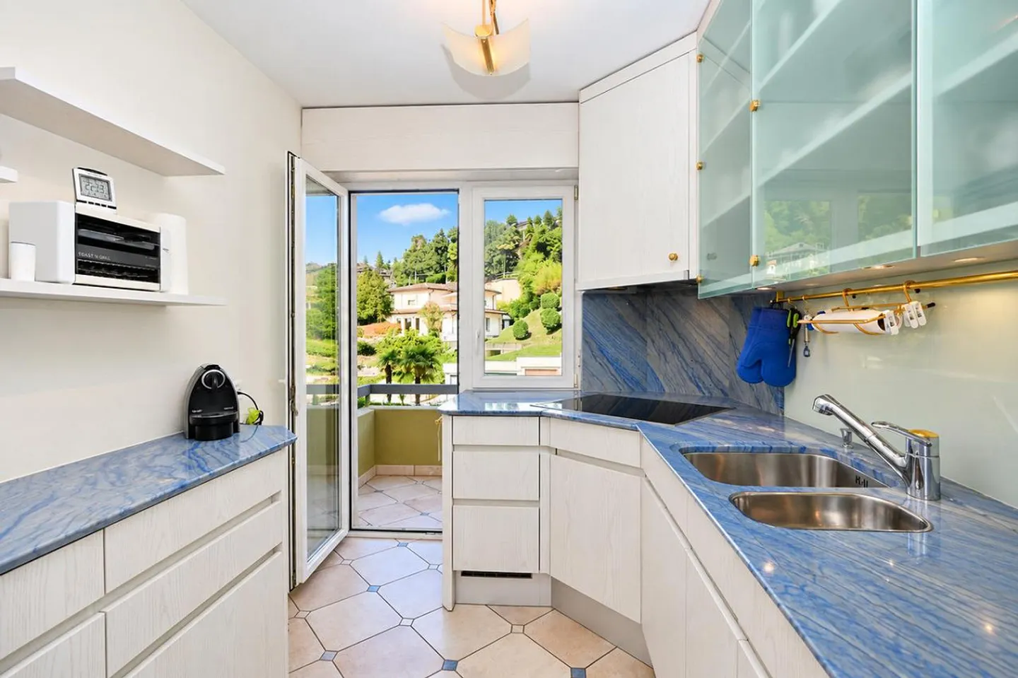 Your retreat above Locarno: free view, large balcony, indoor pool - Photo 7 of 19