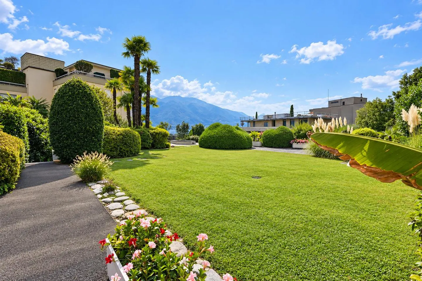 Your retreat above Locarno: free view, large balcony, indoor pool - Photo 19 of 19